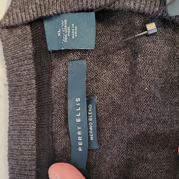 NEW- Perry Ellis Charcoal V-Neck Sweater, Size XL - Picture 3 of 5